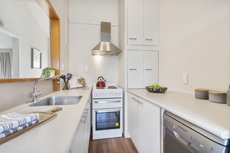 Photo of property in 5/6 Bond Crescent, Forrest Hill, Auckland, 0620