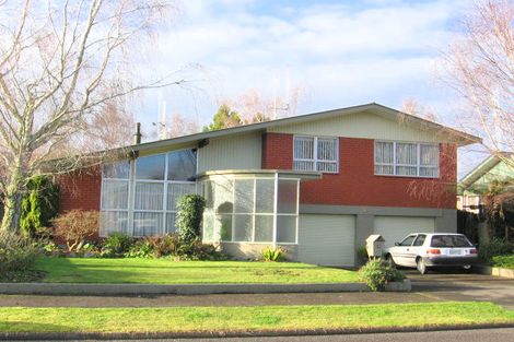 Photo of property in 16 Samuel Place, Queenwood, Hamilton, 3210