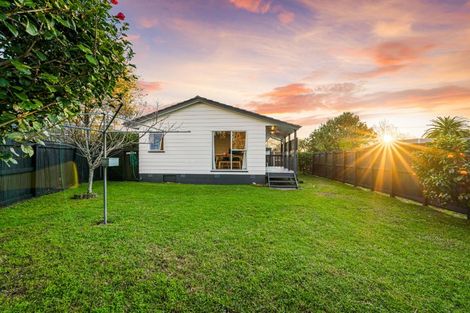 Photo of property in 92b Beach Road, Te Atatu Peninsula, Auckland, 0610