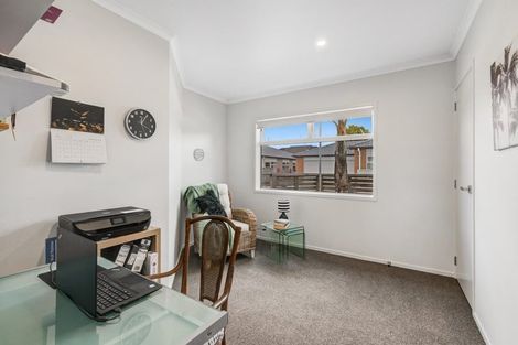 Photo of property in 8 Waitaha Close, Orewa, 0931