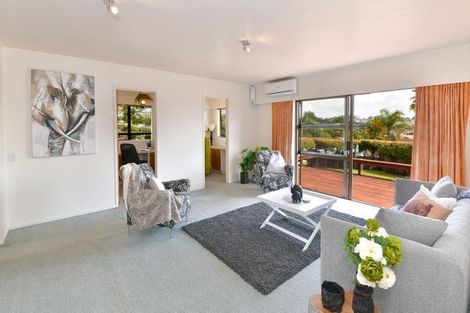 Photo of property in 77 Matija Place, Red Beach, 0932