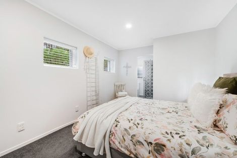 Photo of property in 19 Clovelly Road, Bucklands Beach, Auckland, 2012