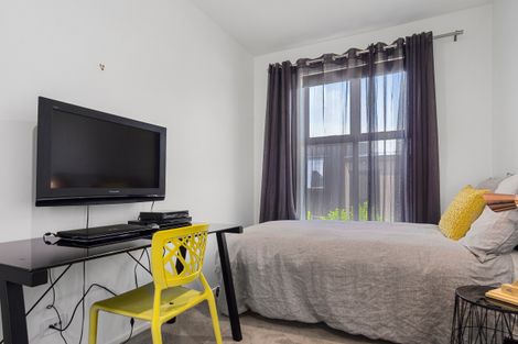 Photo of property in 16 Awanui Crescent, Matakana, 0985