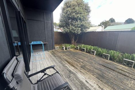 Photo of property in 55 Morley Street, New Plymouth, 4310