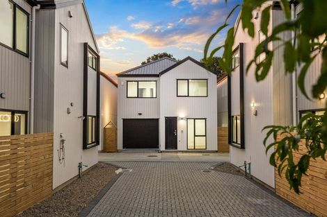 Photo of property in 6/113 Beach Road, Te Atatu Peninsula, 0610