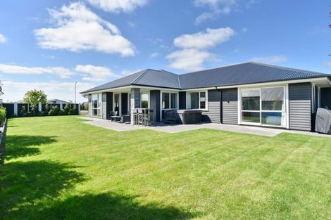 Photo of property in 32 Watkins Drive, Rangiora, 7400
