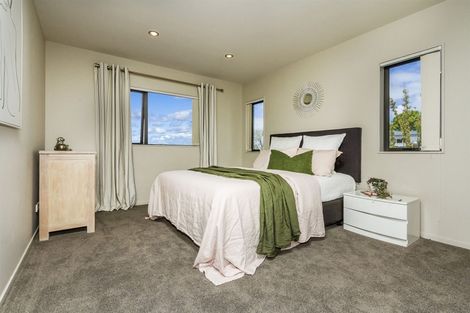 Photo of property in 2/304 Beach Road, Campbells Bay, Auckland, 0630