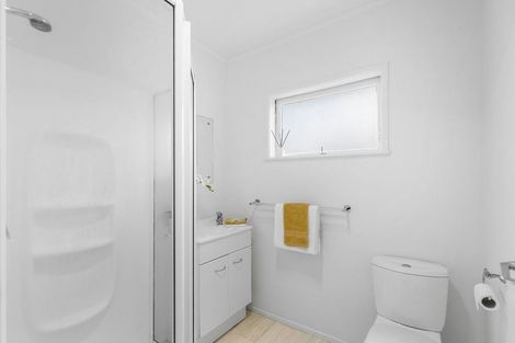 Photo of property in 1/6 Segedin Place, Glenfield, Auckland, 0629