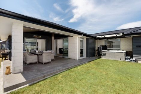 Photo of property in 97 Puhirake Crescent, Pyes Pa, Tauranga, 3112