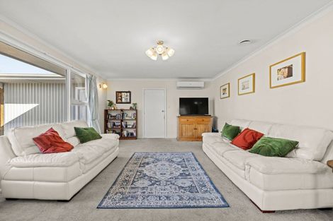 Photo of property in 11 Weston Place, Rangiora, 7400
