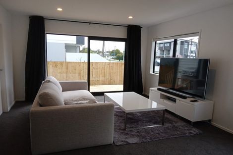 Photo of property in 216a Lake Road, Northcote, Auckland, 0627