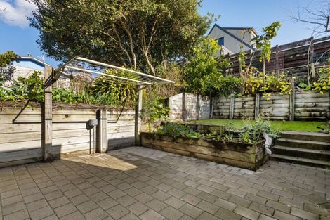 Photo of property in 20 Esmeralda Street, Welcome Bay, Tauranga, 3112