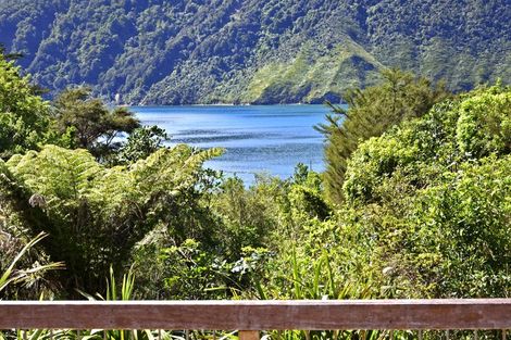 Photo of property in 3215 Archers Road, Tennyson Inlet, 7195