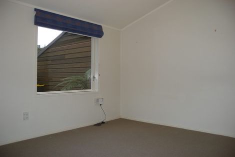 Photo of property in The Triangle, 4/33 Halswater Drive, Churton Park, Wellington, 6037