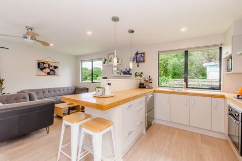 Photo of property in 11 Victor Grove, Waikanae Beach, Waikanae, 5036