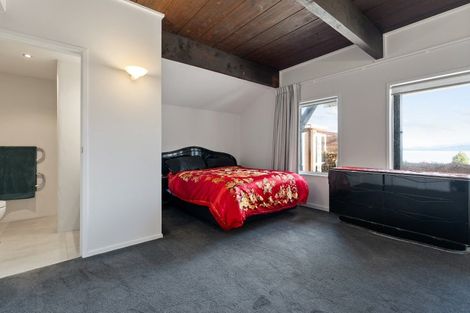 Photo of property in 5 Rangiuru Road, Mahina Bay, Lower Hutt, 5013