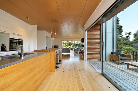 Photo of property in 27 Cochran Road, Oratia, Auckland, 0604