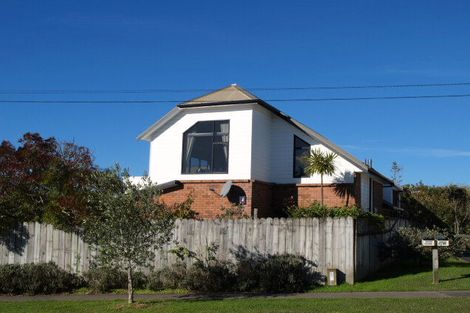 Photo of property in 2/127 Litten Road, Cockle Bay, Auckland, 2014