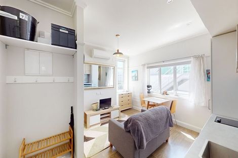 Photo of property in Fountain Court, 2/48 Oriental Parade, Oriental Bay, Wellington, 6011
