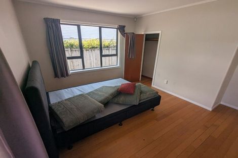 Photo of property in 30 Kervil Avenue, Te Atatu Peninsula, Auckland, 0610