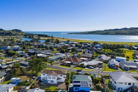 Photo of property in 6 Uenuku Avenue, Raglan, 3225