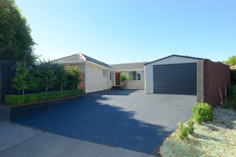 Photo of property in 35 Pinehurst Crescent, Russley, Christchurch, 8042