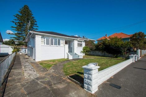 Photo of property in 120 West End Road, Westmere, Auckland, 1022