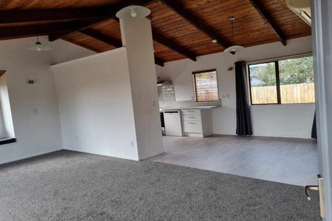 Photo of property in 17 Lee Road, Hannahs Bay, Rotorua, 3010