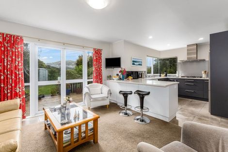 Photo of property in 21 Saunders Close, Whitby, Porirua, 5024