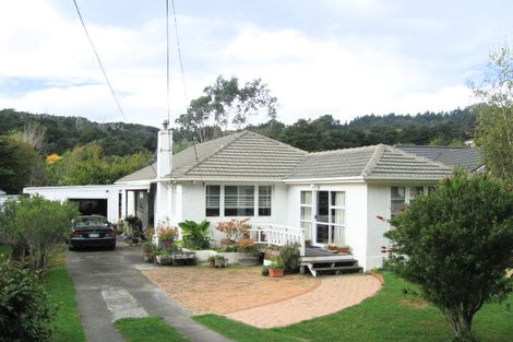 Photo of property in 27 Pinehaven Road, Pinehaven, Upper Hutt, 5019