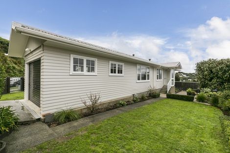 Photo of property in 88 Akaroa Drive, Maupuia, Wellington, 6022