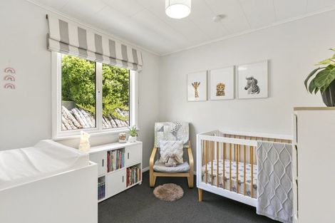 Photo of property in 15 Paparangi Crescent, Paparangi, Wellington, 6037