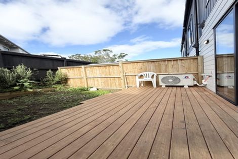 Photo of property in 12d Woodhouse Place, West Harbour, Auckland, 0618