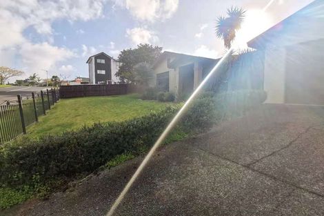 Photo of property in 19 Ruze Vida Drive, Massey, Auckland, 0614