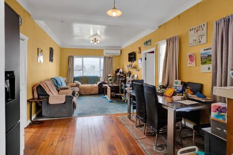 Photo of property in 5 Turuturu Road, Hawera, 4610