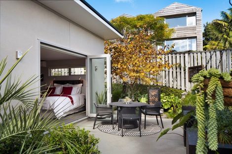 Photo of property in 30 Ngarata Avenue, Mount Maunganui, 3116