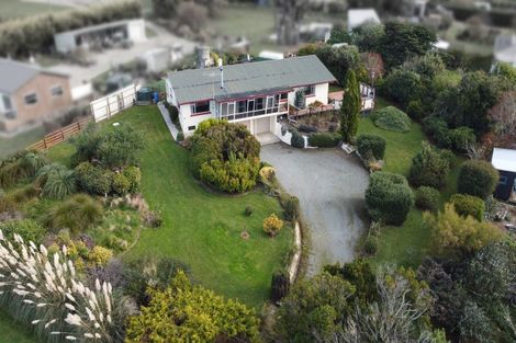 Photo of property in 27 Newcastle Street, Hampden, 9410