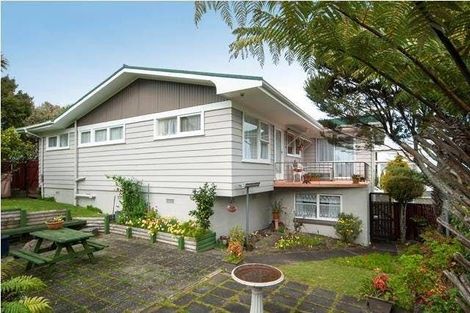 Photo of property in 17 Chelsea View Drive, Chatswood, Auckland, 0626