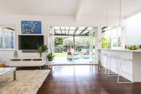 Photo of property in 265 Point Chevalier Road, Point Chevalier, Auckland, 1022