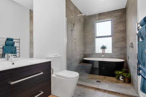 Photo of property in 16 Awanui Crescent, Matakana, 0985