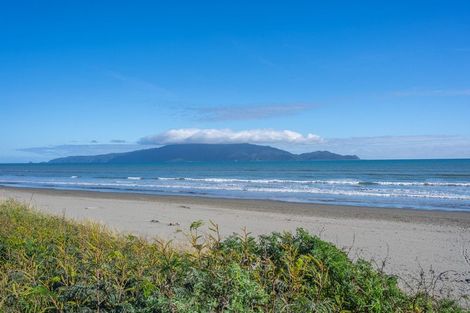 Photo of property in 114 Field Way, Waikanae Beach, Waikanae, 5036