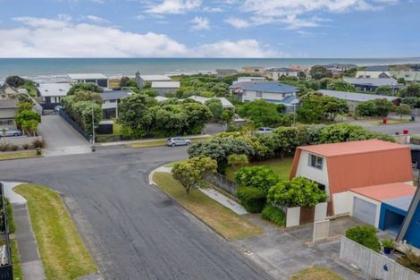 Photo of property in 122 Field Way, Waikanae Beach, Waikanae, 5036