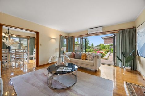 Photo of property in 11 Cheriton Road, Mellons Bay, Auckland, 2014