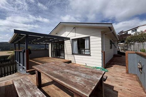 Photo of property in 3 Fenchurch Grove, Stokes Valley, Lower Hutt, 5019