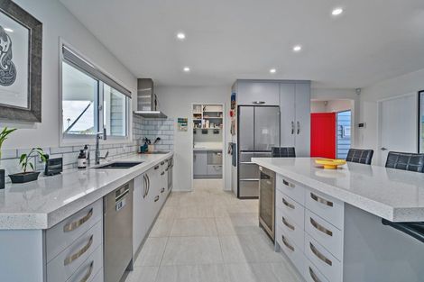 Photo of property in 15 Whitby Avenue, Whitianga, 3510