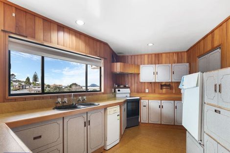 Photo of property in 29 Omokoroa Road, Omokoroa, 3114