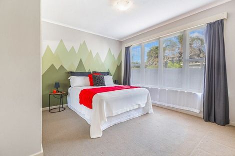 Photo of property in 52 Sylvan Crescent, Te Atatu South, Auckland, 0610