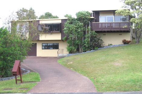 Photo of property in 30 Manhattan Heights, Glendene, Auckland, 0602