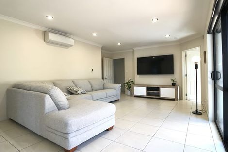 Photo of property in 19 Dressage Lane, Greenhithe, Auckland, 0632