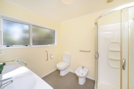 Photo of property in 24 La Lena Grove, Fitzherbert, Palmerston North, 4410